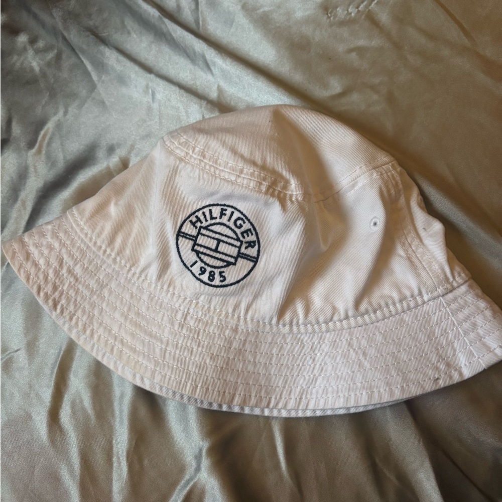 Tommy Hilfiger Cream Bucket Hat